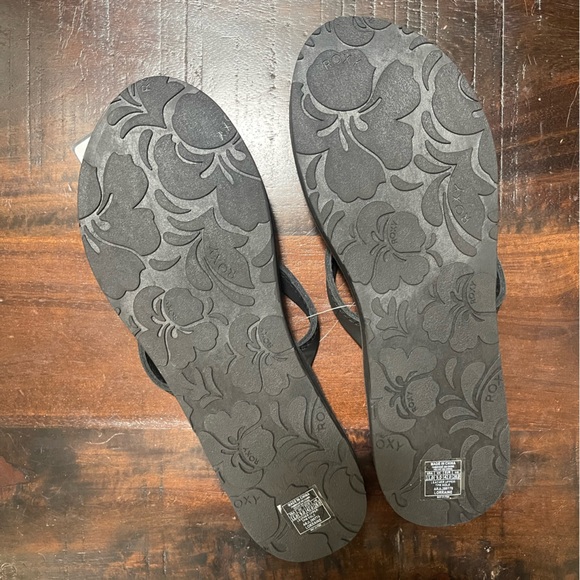 NWT Roxy Sandals - Picture 2 of 2